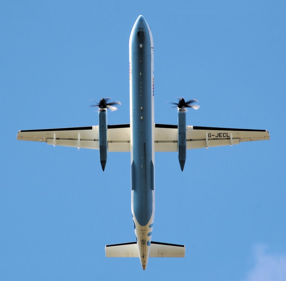 Dash_8_in_planform_arp_rotated_03