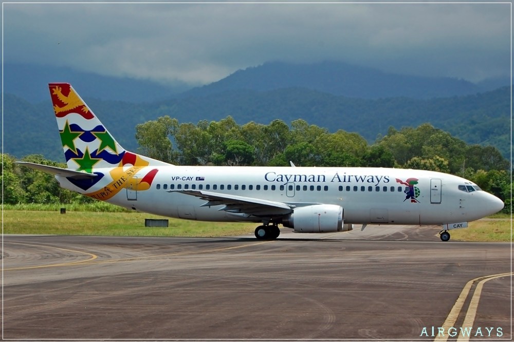 Cayman_Airways_Boeing_737-300_OJEV