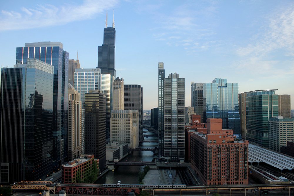 Chicago_downtown-northwest-view+two-Boeings-dark (1)