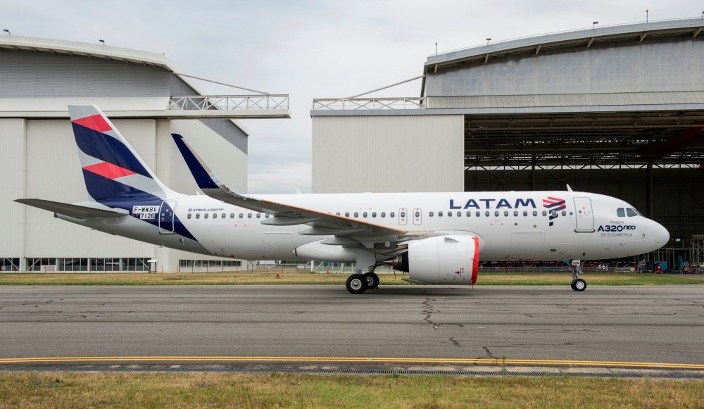 A320neo_MSN7126_LATAM_roll_out-007 (1)