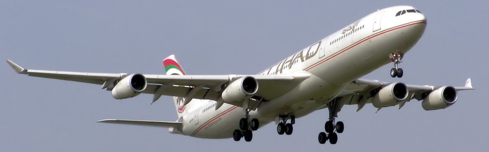 Etihad.a340-300.a6-eyc.arp.jpg