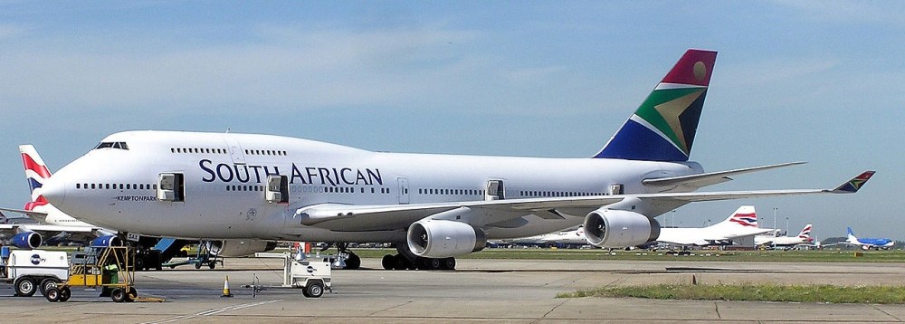 1280px-South.african.b747-400.zs-sax.arp.jpg