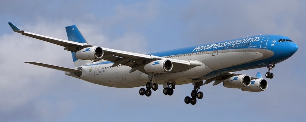 Airbus_A340-313X,_Aerolineas_Argentinas_JP7734180.jpg