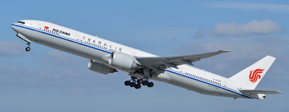 Boeing_777-39LER_'B-2090'_Air_China_(14272659101).jpg