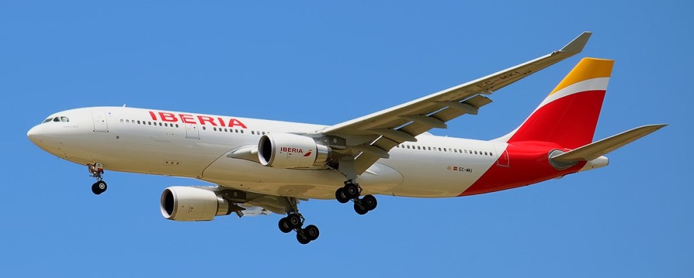 Iberia_Airbus_A330-202_EC-MKI