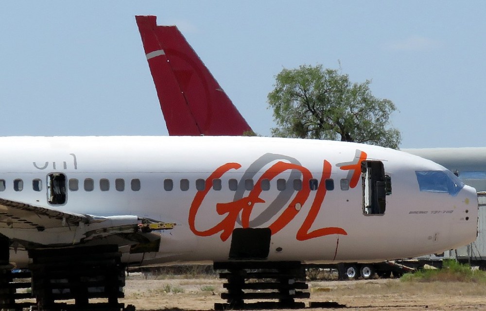 boeing-737-700-N320GL-pinal-airpark-arizona-boneyard.jpg
