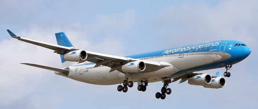 Airbus_A340-313X,_Aerolineas_Argentinas_JP7734180.jpg