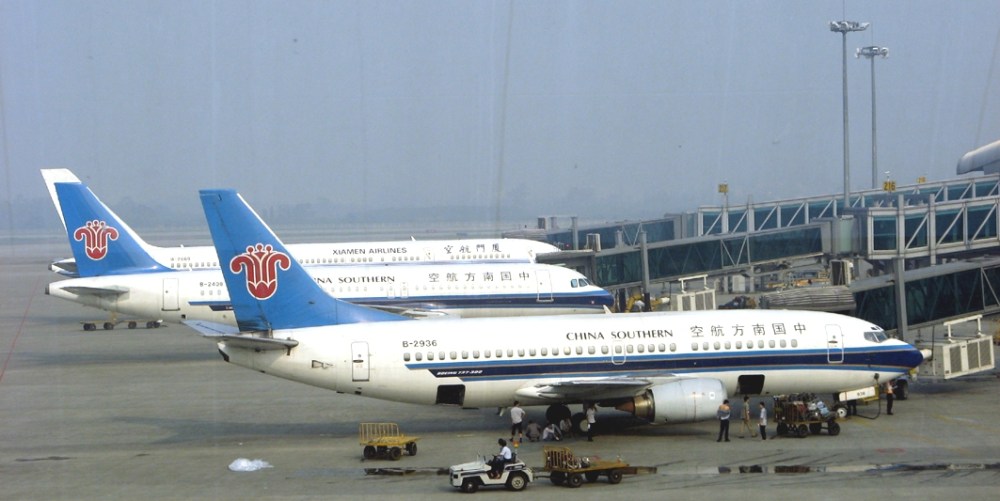 Baiyun_airport_planes.jpg