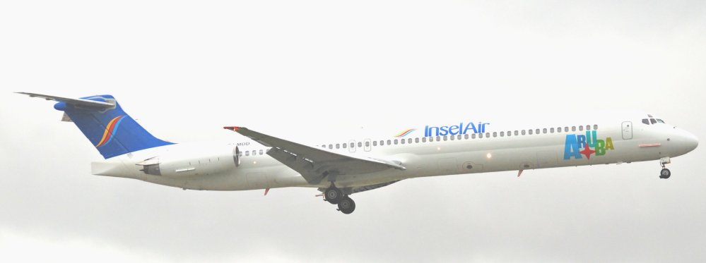 Insel_Air_Aruba_MD-82;_PJ-MDD@MIA;17.10.2011_626ie_(6312578283).jpg