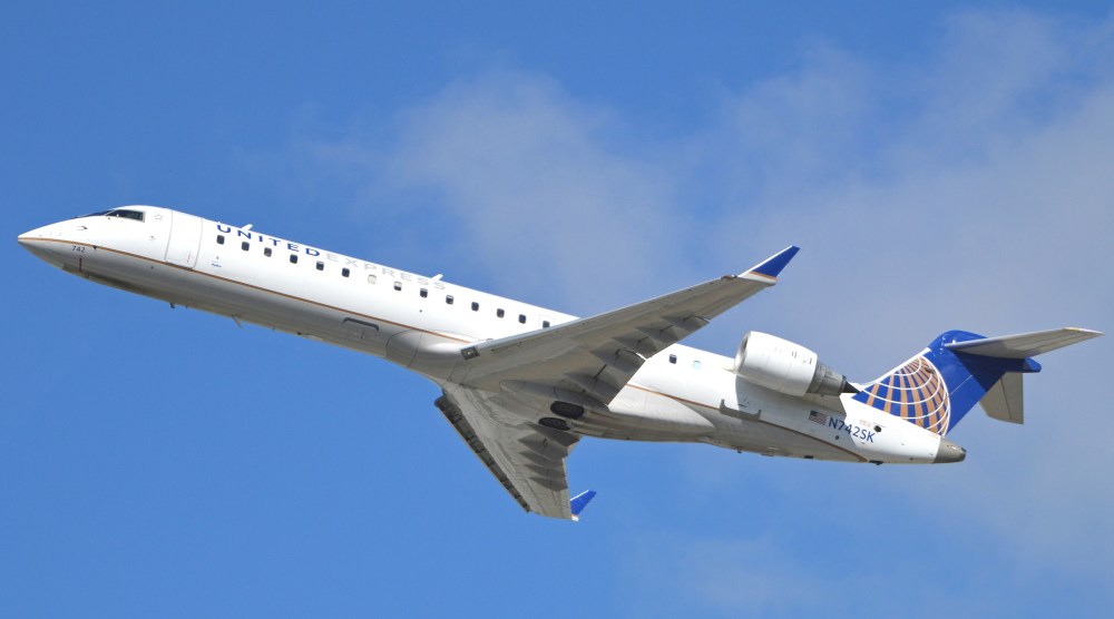 Bombardier_CRJ-700_'N742SK'_United_Express_(14097408600).jpg