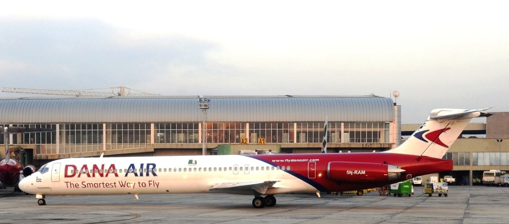 Dana_Air_McDonnell_Douglas_MD-83_(DC-9-83)_Iwelumo-3