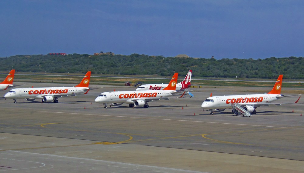 Resultado de imagen para Aeropuerto Simon Bolivar aviones