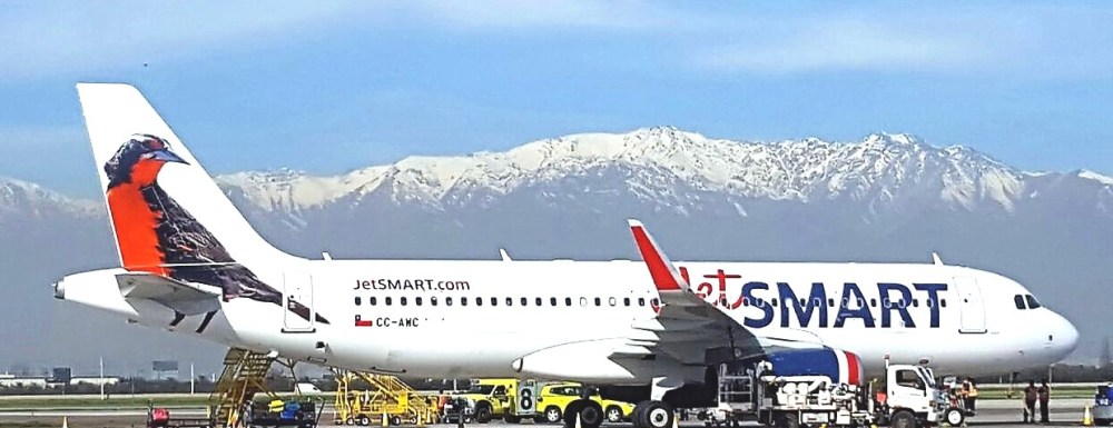 JetSmart_Airbus_A320-232(WL)_CC-AWC_at_Santiago_Airport..jpg