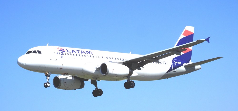 LATAM_A320-233_LV-BSJ_(33907622701).jpg