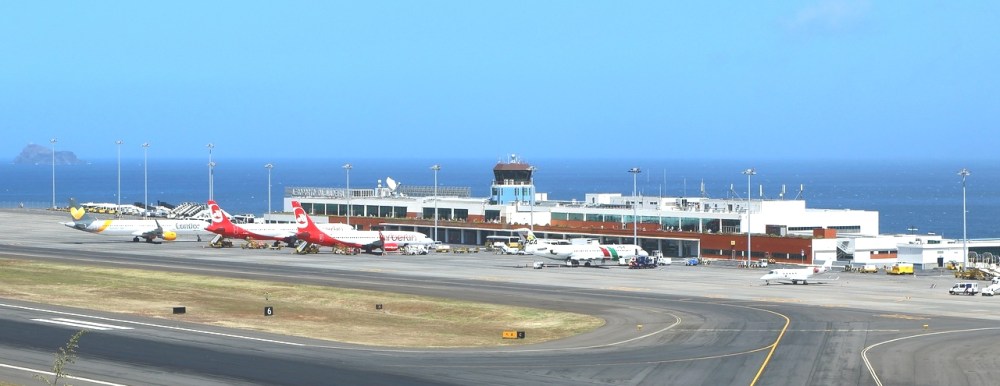 Madeira_Airport_(May_2015).jpg