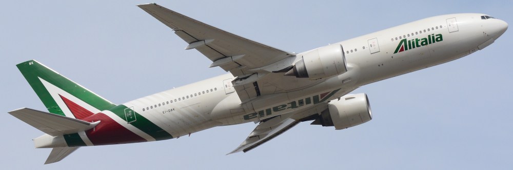 Alitalia,_Boeing_777-200ER_EI-DBK_NRT_(25765128983).jpg