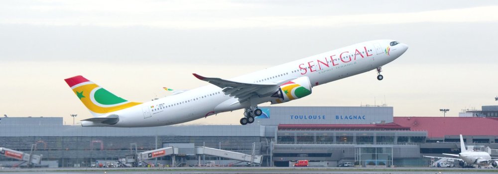 A330-900-Air-Senegal-MSN1910-take-off-004.jpg