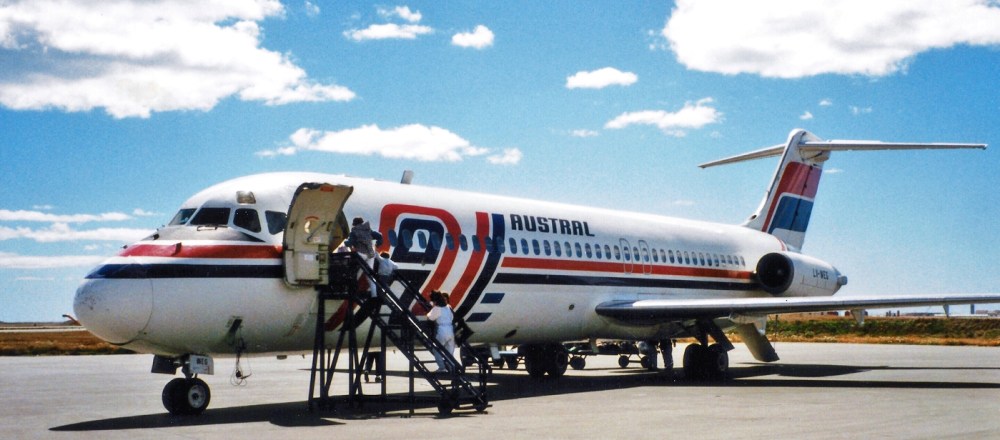 Austral_Lineas_Aereas_McDonnell_Douglas_DC-9-32_LV-WEG_(25582189983).jpg