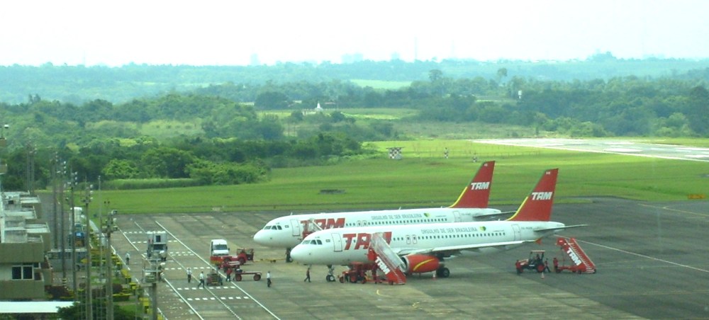 Airport_Foz_do_Iguacu.jpg