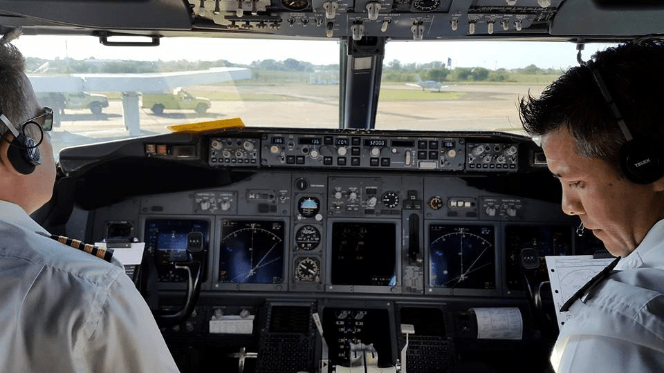 B-737-700 Cockpit in RES.png