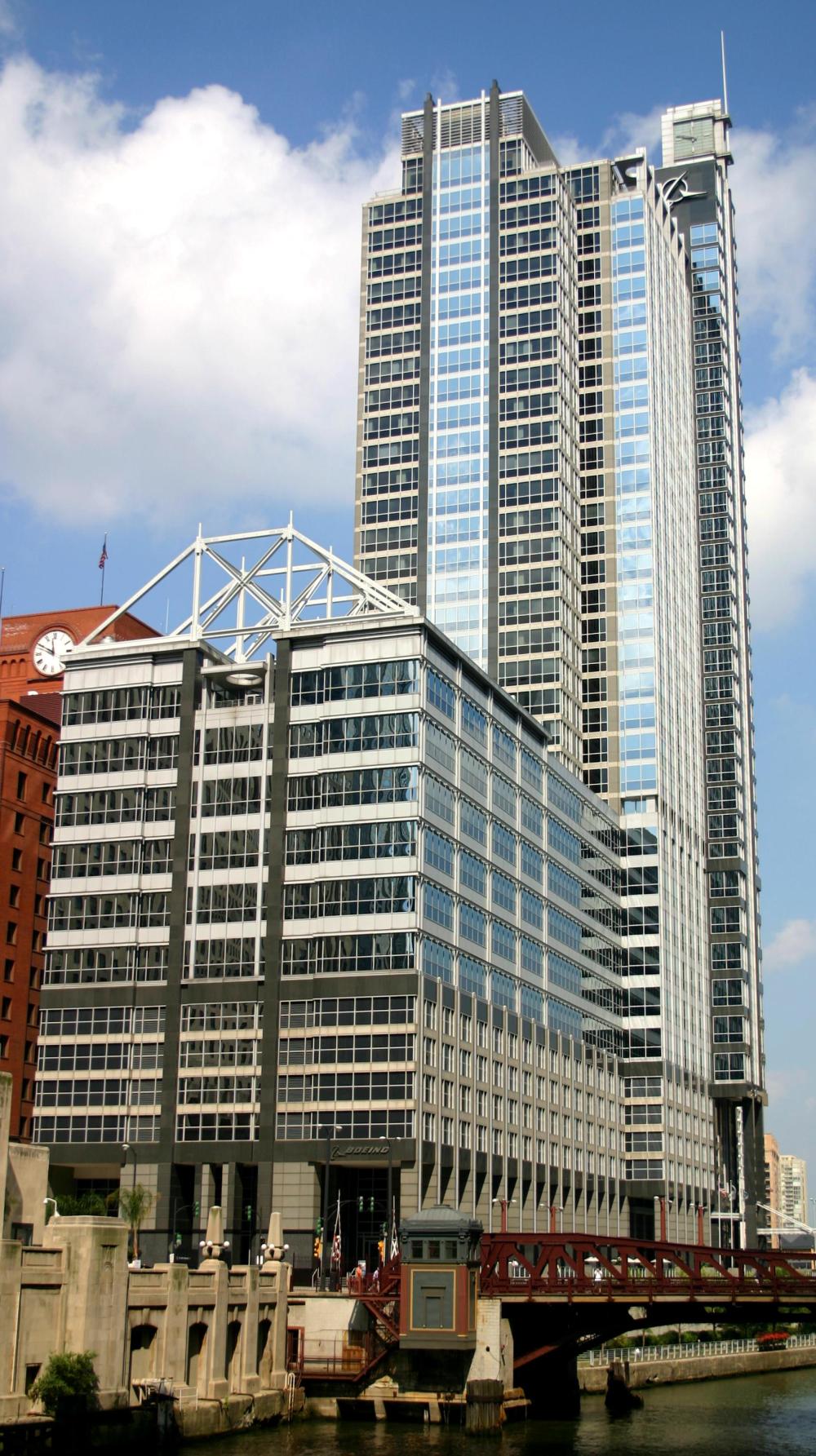 2004-09-14_1680x3000_chicago_boeing_building.jpg