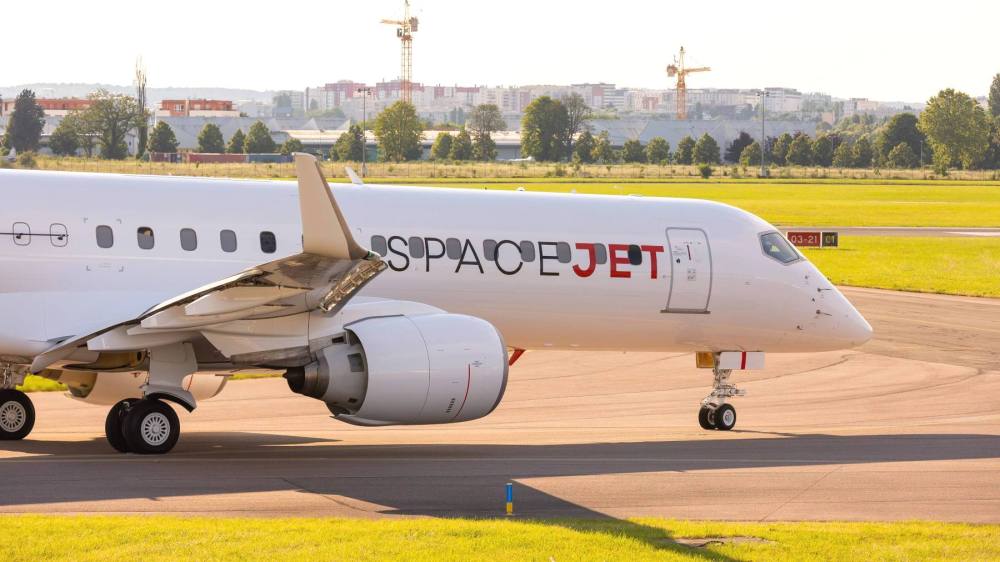 AW-Mitsubishi_Spacejet_taxing