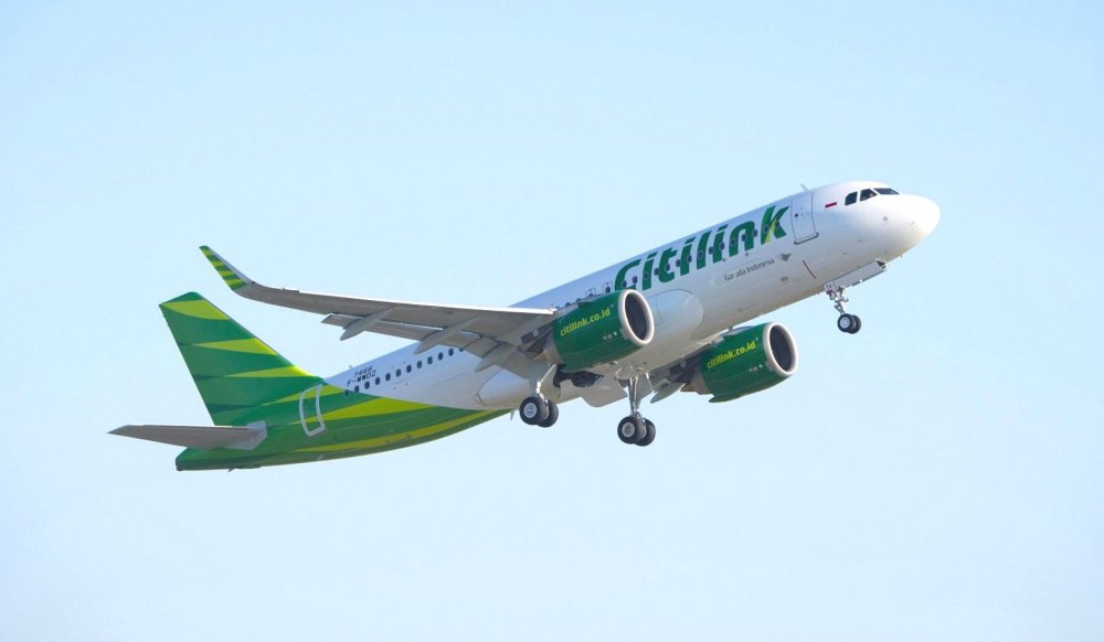 AW-Airbus-A320neo_Citilink_take-off