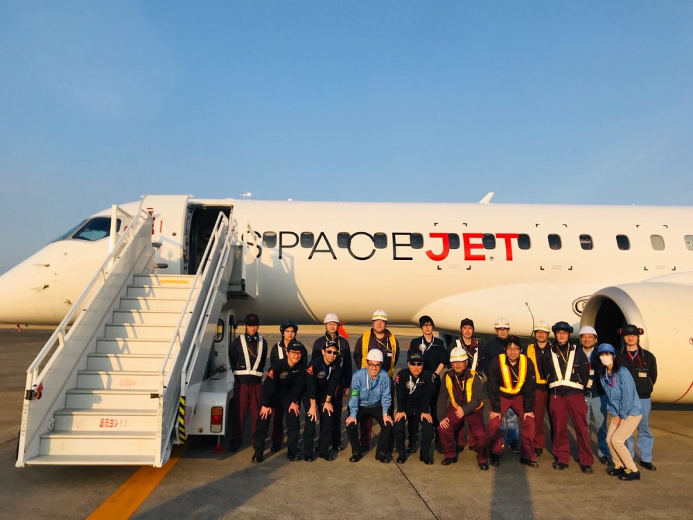 AW-Mitsubishiaircraft_ftv10firstflight_004