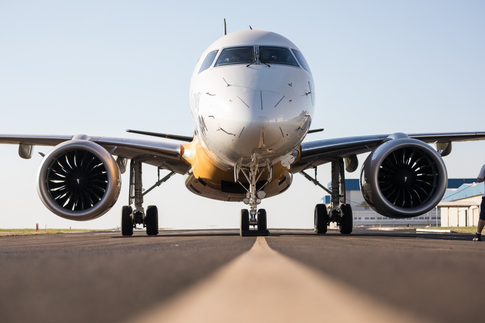 AW-Embraer_70043