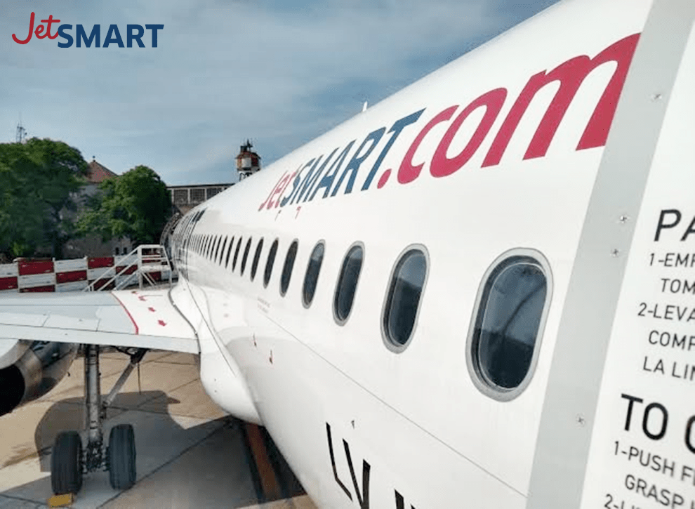 La imagen tiene un atributo ALT vacío; su nombre de archivo es aw-jetsmart_aeroparque.png