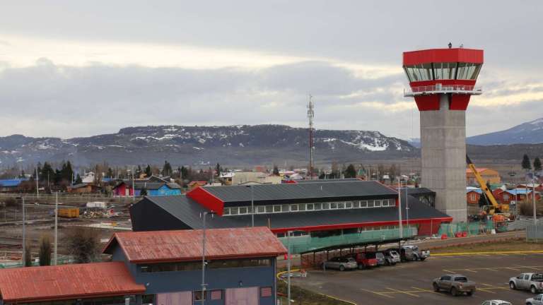 La imagen tiene un atributo ALT vacío; su nombre de archivo es aw-dgac.gob_.cl_aerodromo-balmaceda_002.jpg