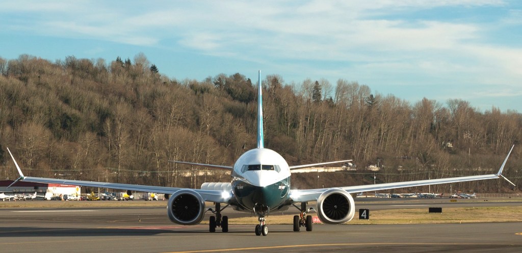 La imagen tiene un atributo ALT vacío; su nombre de archivo es boeing-737mam_frontview.jpg