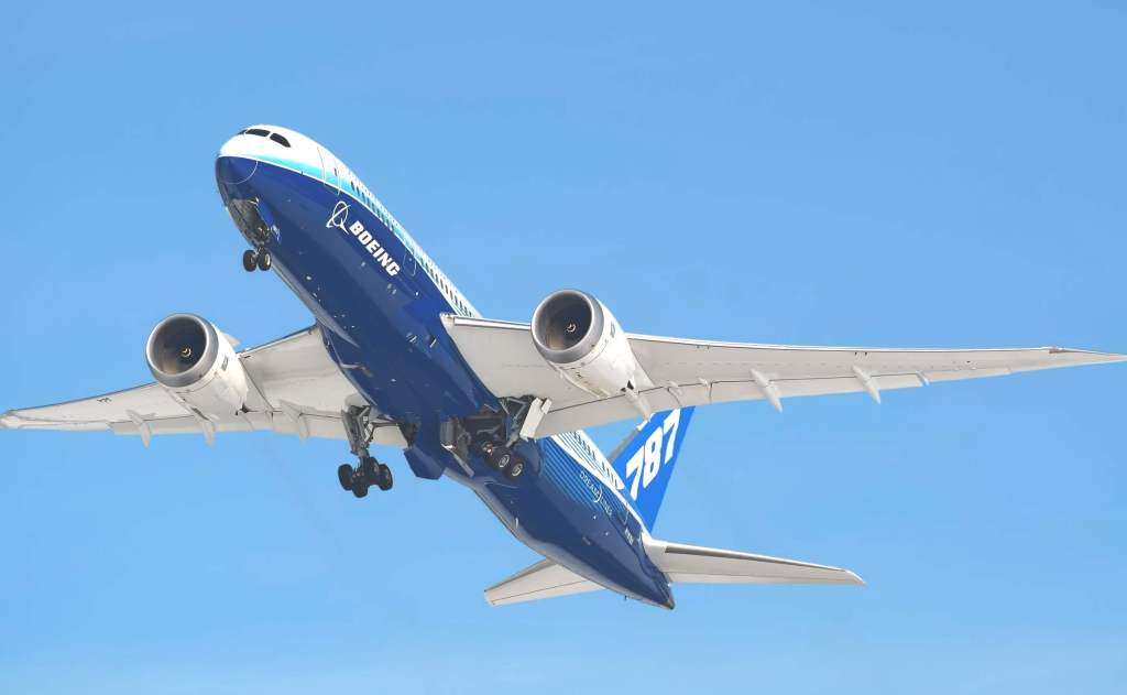 La imagen tiene un atributo ALT vacío; su nombre de archivo es aw-boeing-787_00010.jpg