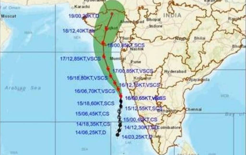 La imagen tiene un atributo ALT vacío; su nombre de archivo es aw-clyclone-tauktae_india_002-1.jpg