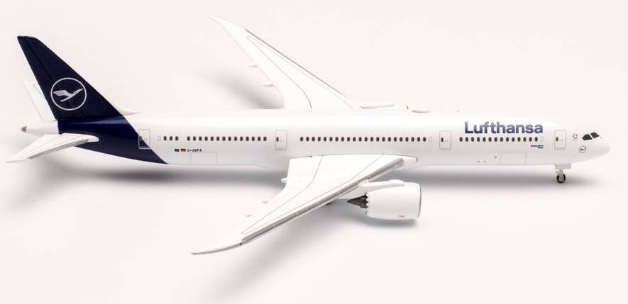 AW-Lufthansa__Boeing 787-9002